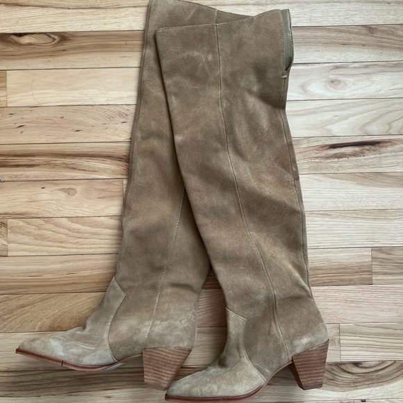 NWT Vince Camuto Sewinny Suede Boots - Picture 1 of 4